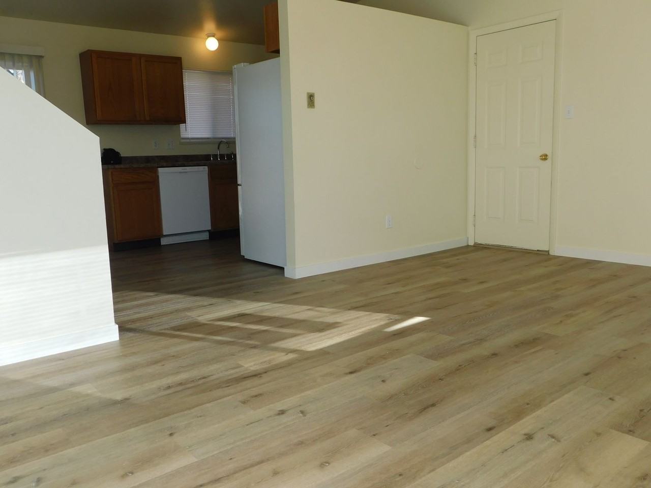 466 Seckel St - Photo 2 of 18