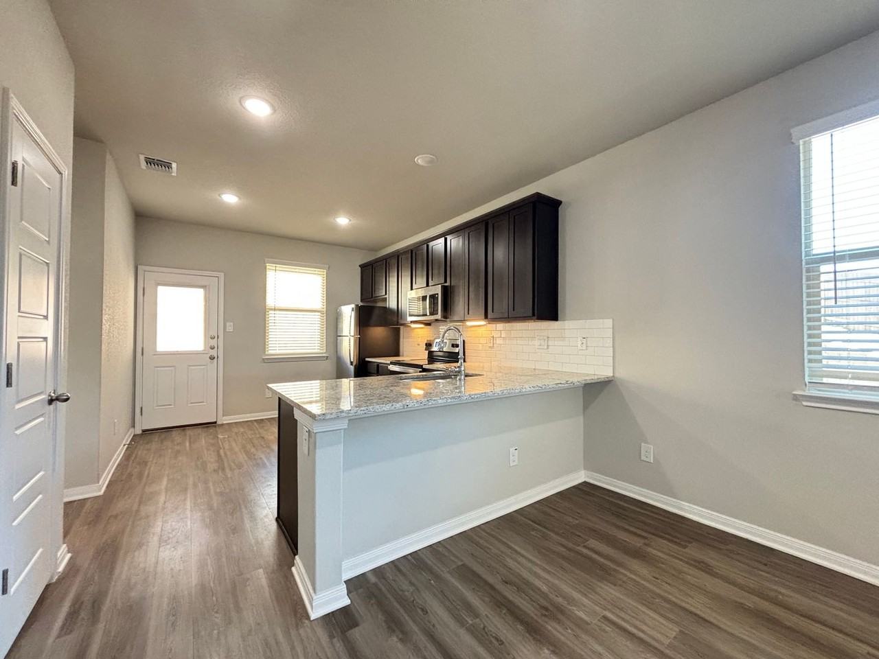 330 Caleb Ct - Photo 6 of 38