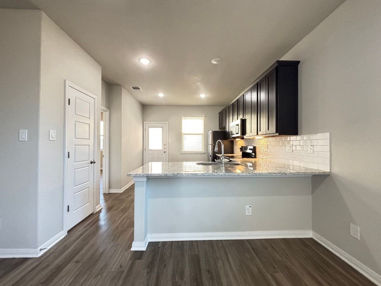 330 Caleb Ct - Photo 7 of 38