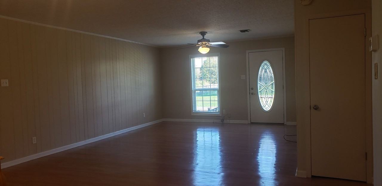 213 N Suire St - Photo 2 of 6