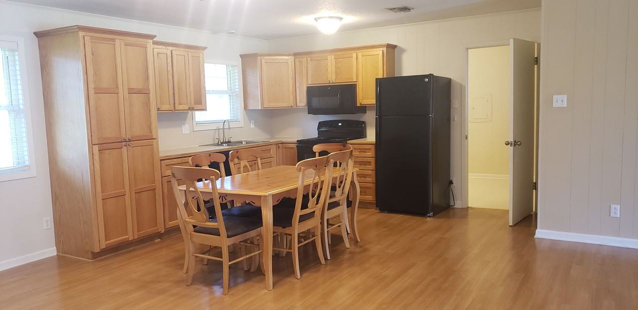 213 N Suire St - Photo 3 of 6