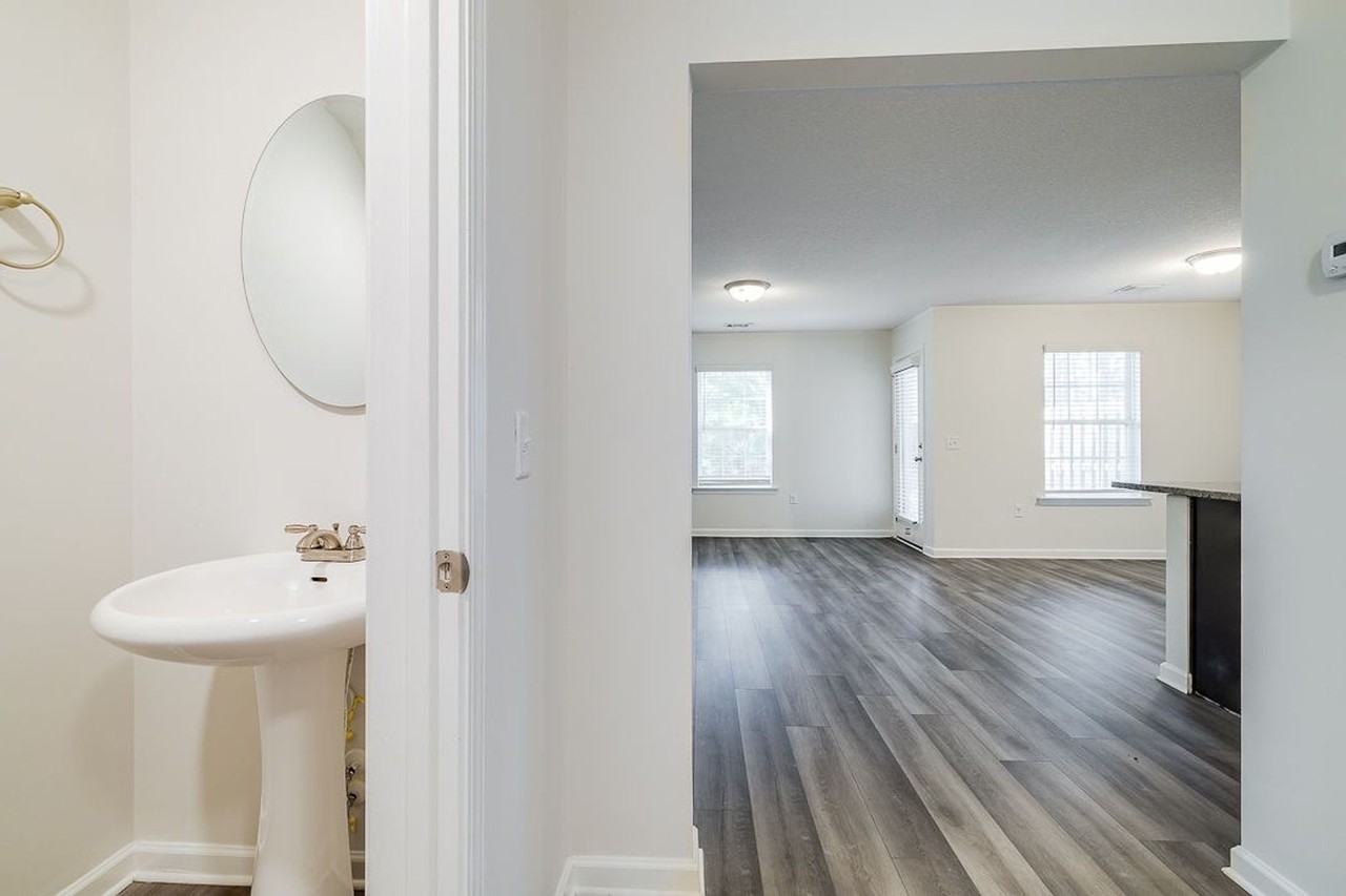 104 Barfield Way - Photo 4 of 18