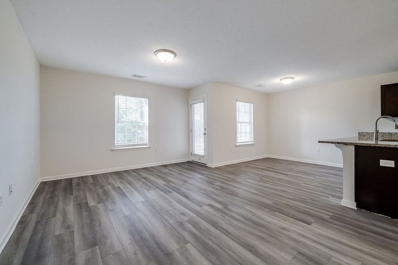 104 Barfield Way - Photo 6 of 18