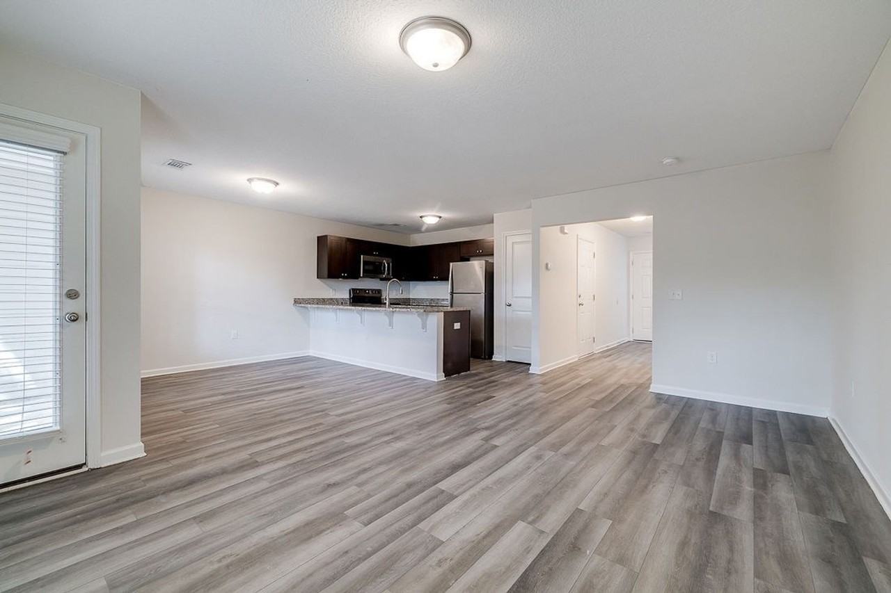 104 Barfield Way - Photo 7 of 18