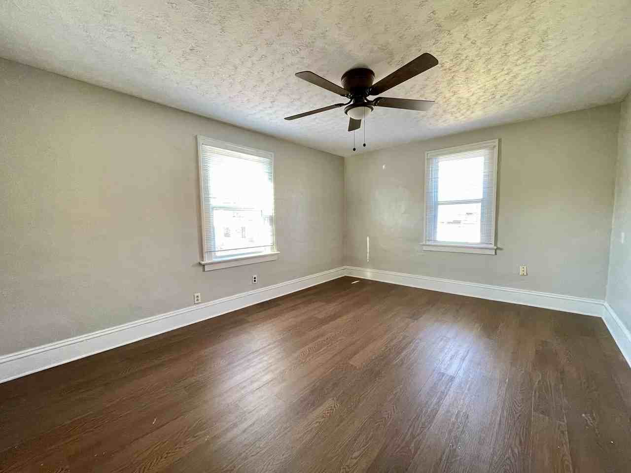 610 W Main St - Photo 6 of 10