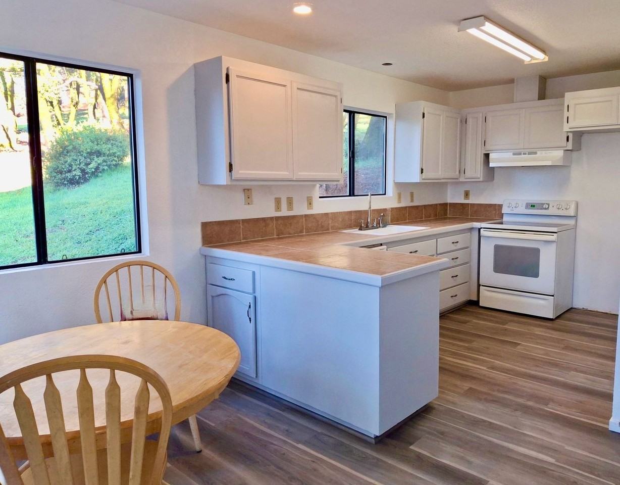 140 Depot St - Photo 2 of 15