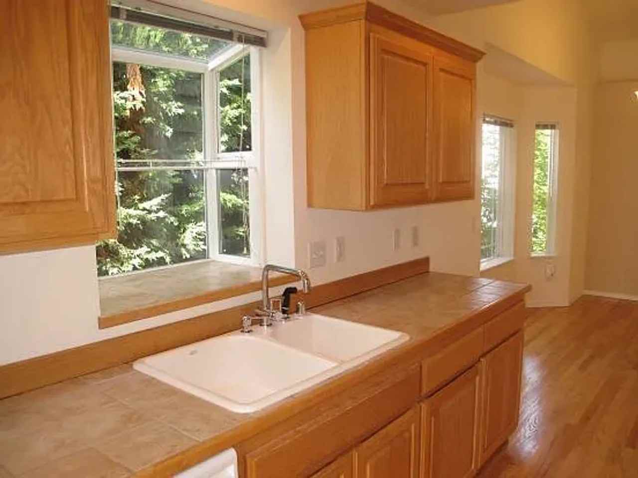 816 N 145th Ct - Photo 4 of 16