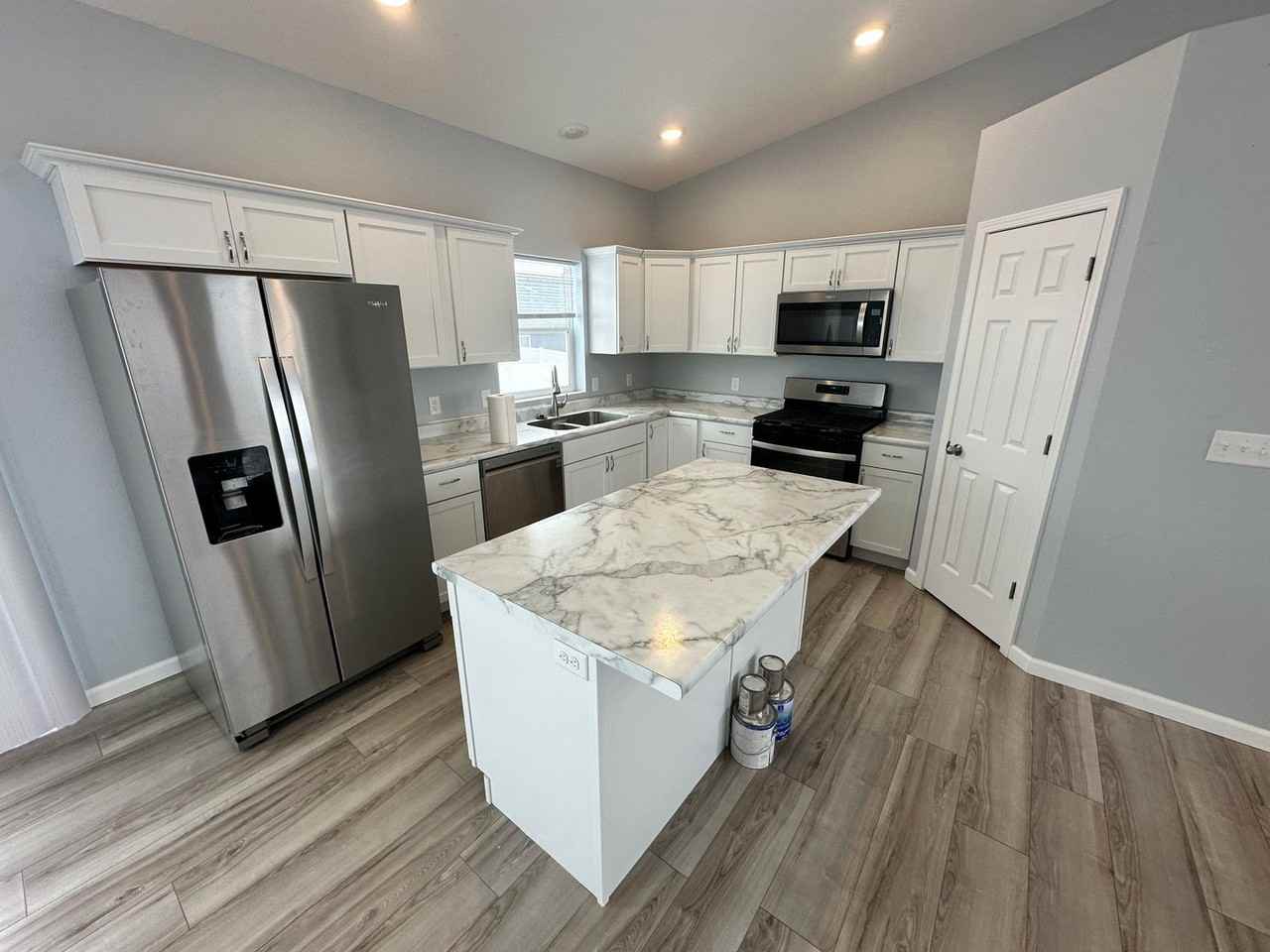 2513 Ivory St - Photo 4 of 29