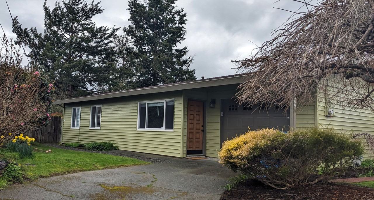 1686 Quaker St - Photo 2 of 19