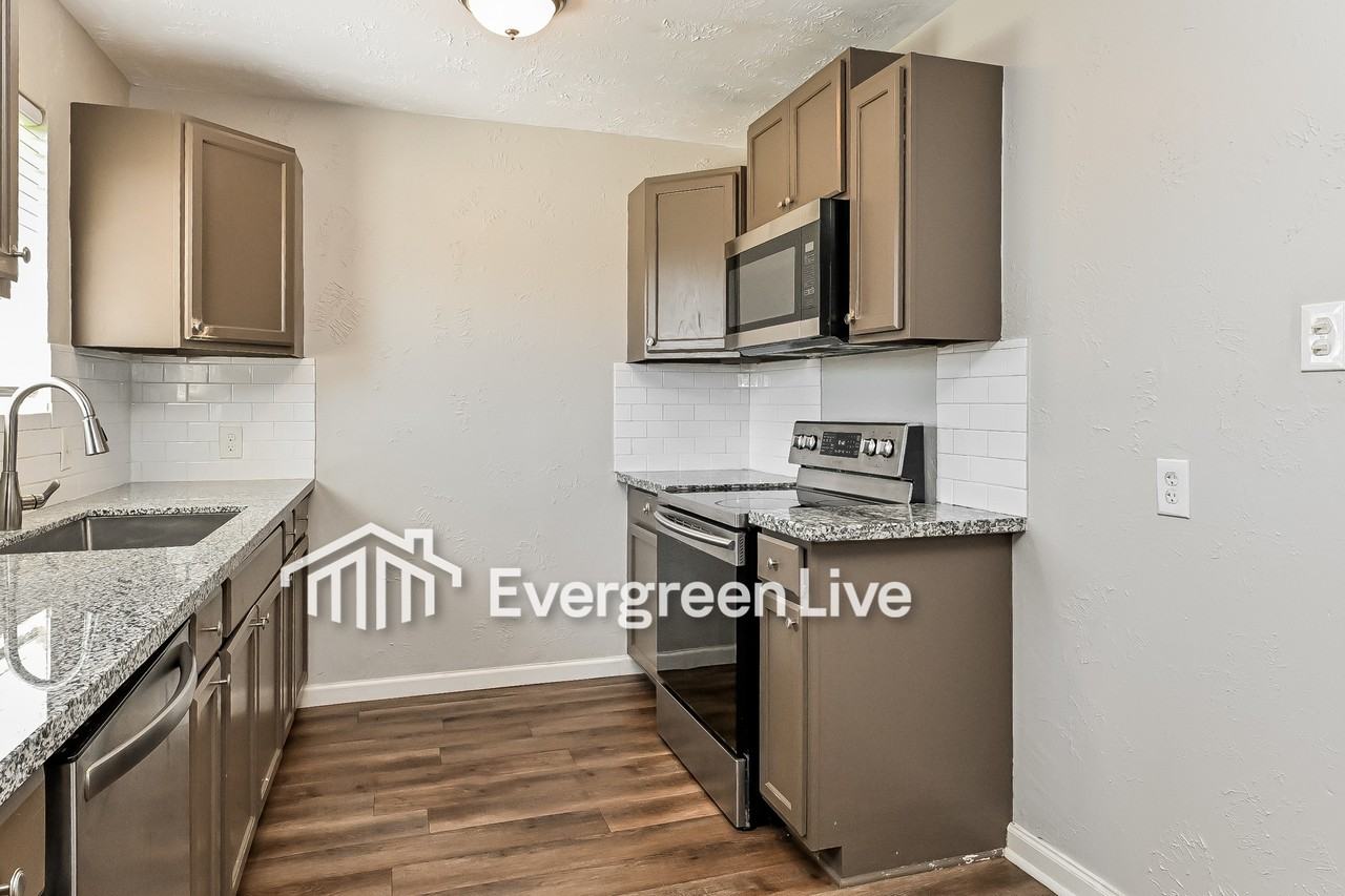 7421 Plover Cir - Photo 3 of 12