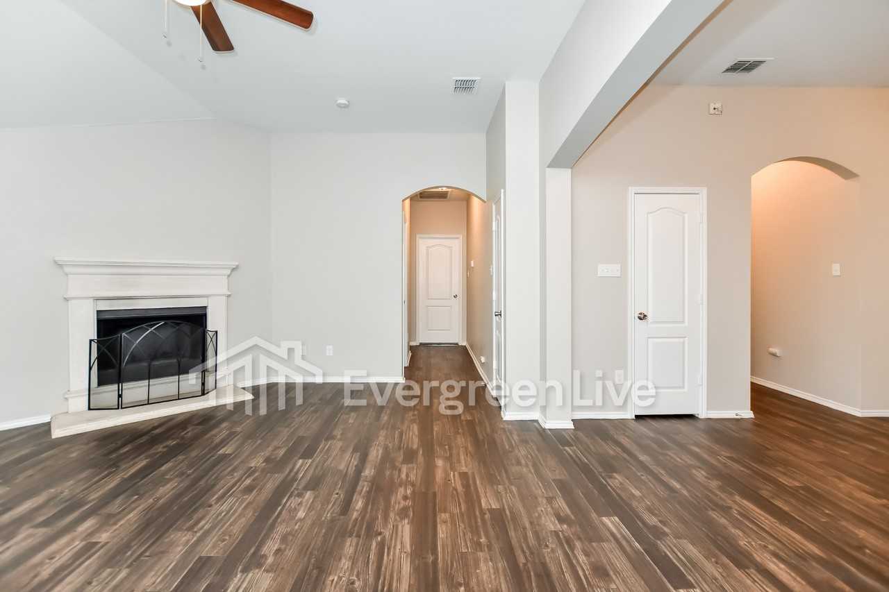 1306 Briercrest Dr - Photo 3 of 18