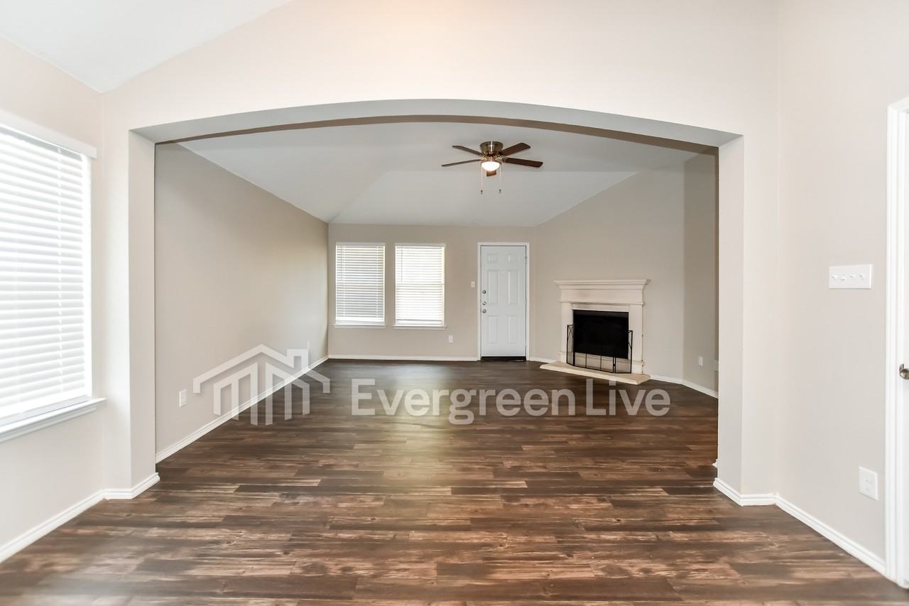 1306 Briercrest Dr - Photo 2 of 18