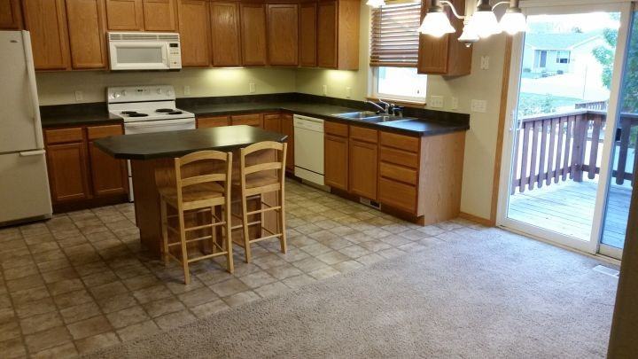 1270 Poe St - Photo 3 of 7