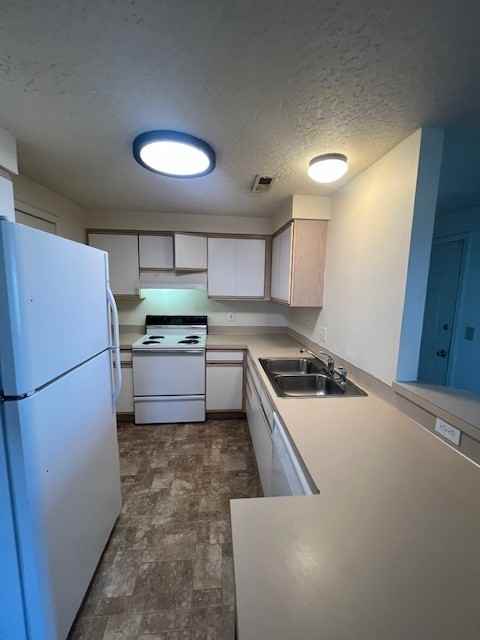 1426 N Bluff Pl #201 - Photo 2 of 31