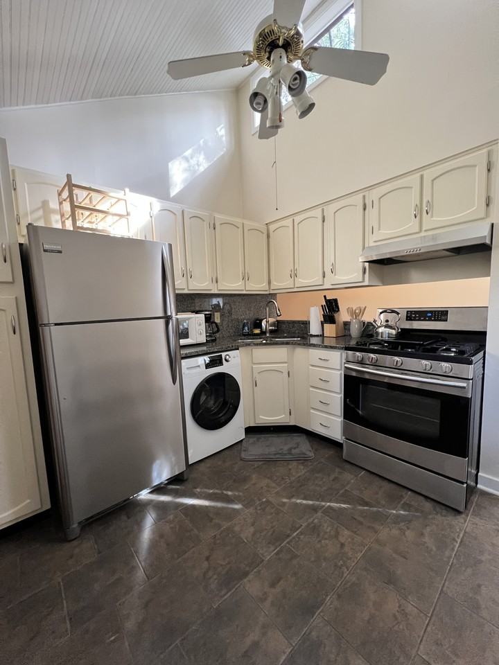 3317 W Shadowlawn Ave Ne #NA - Photo 2 of 12