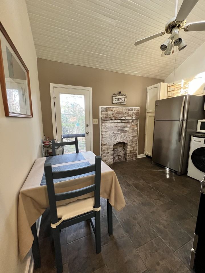 3317 W Shadowlawn Ave Ne #NA - Photo 3 of 12