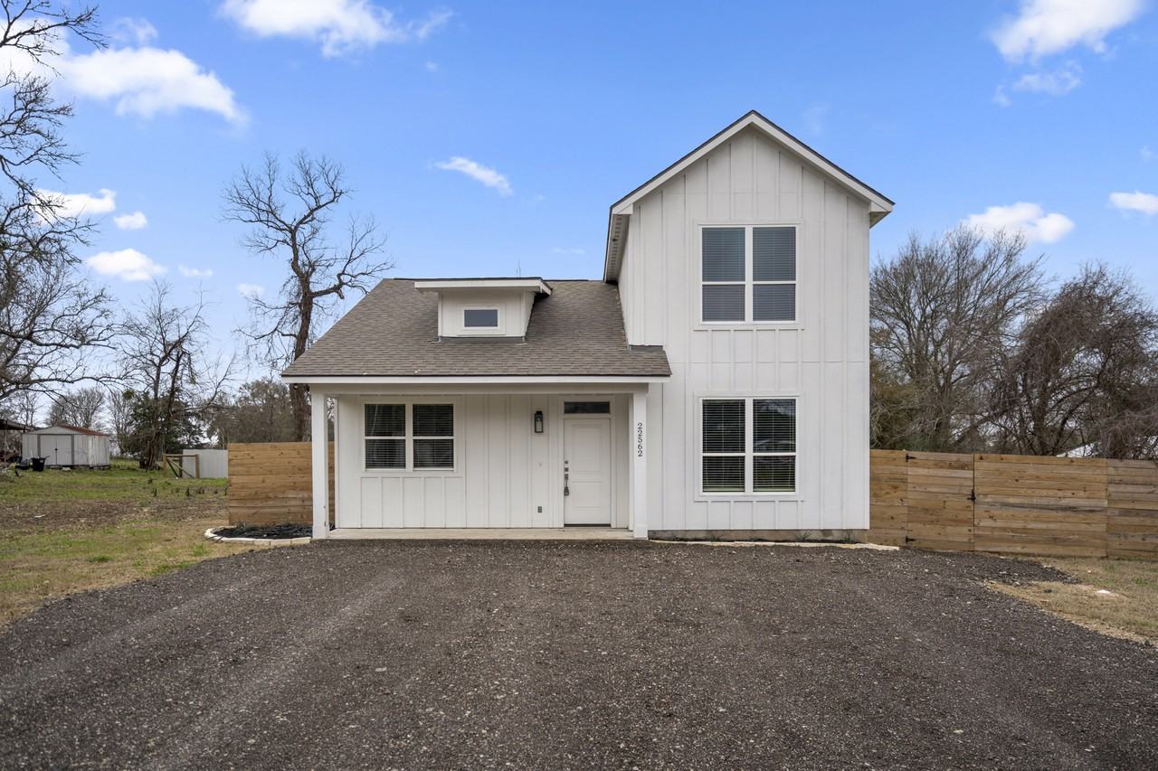 22562 Buchanan St #NA - Photo 2 of 18