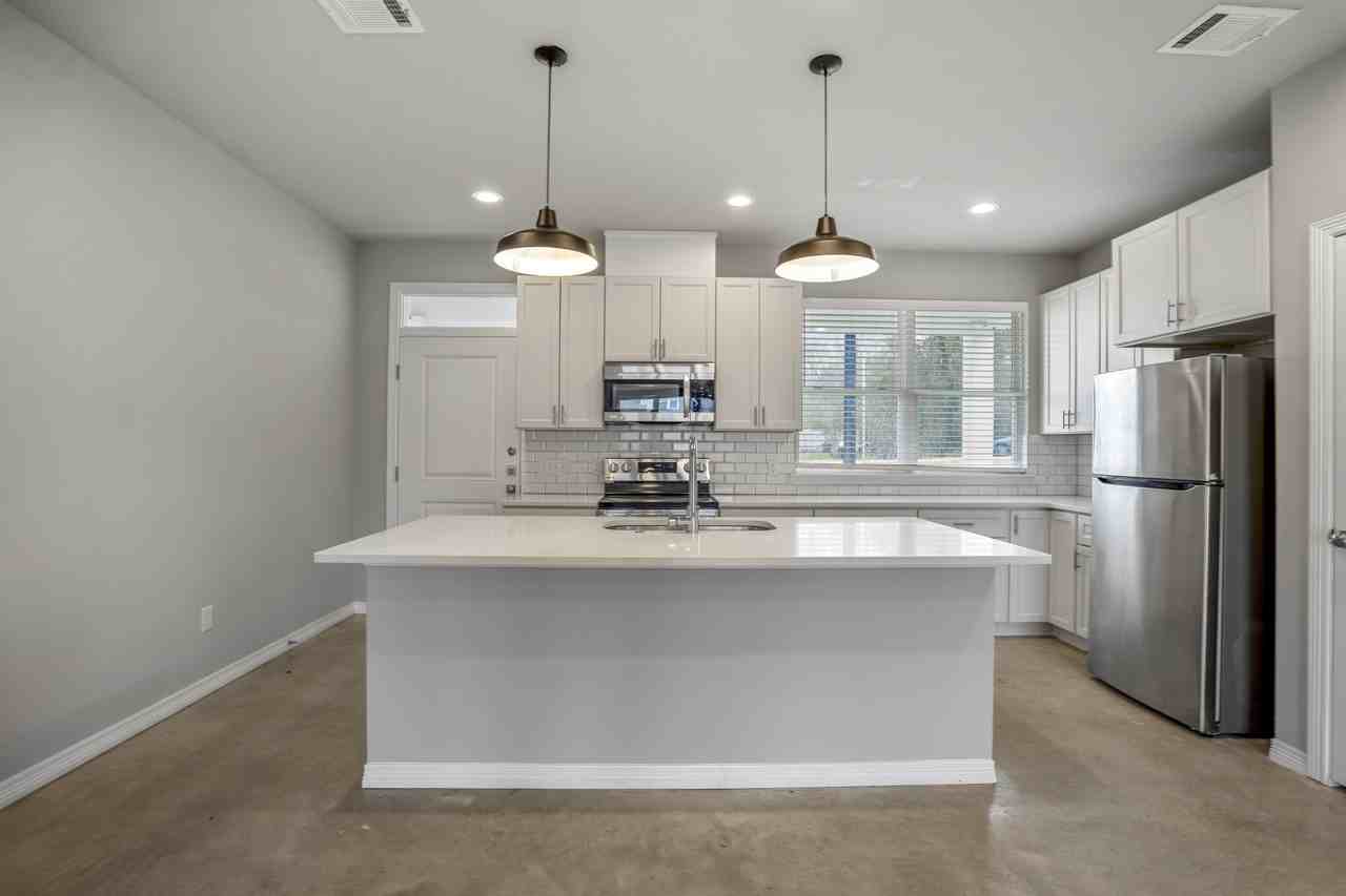 22562 Buchanan St #NA - Photo 3 of 18