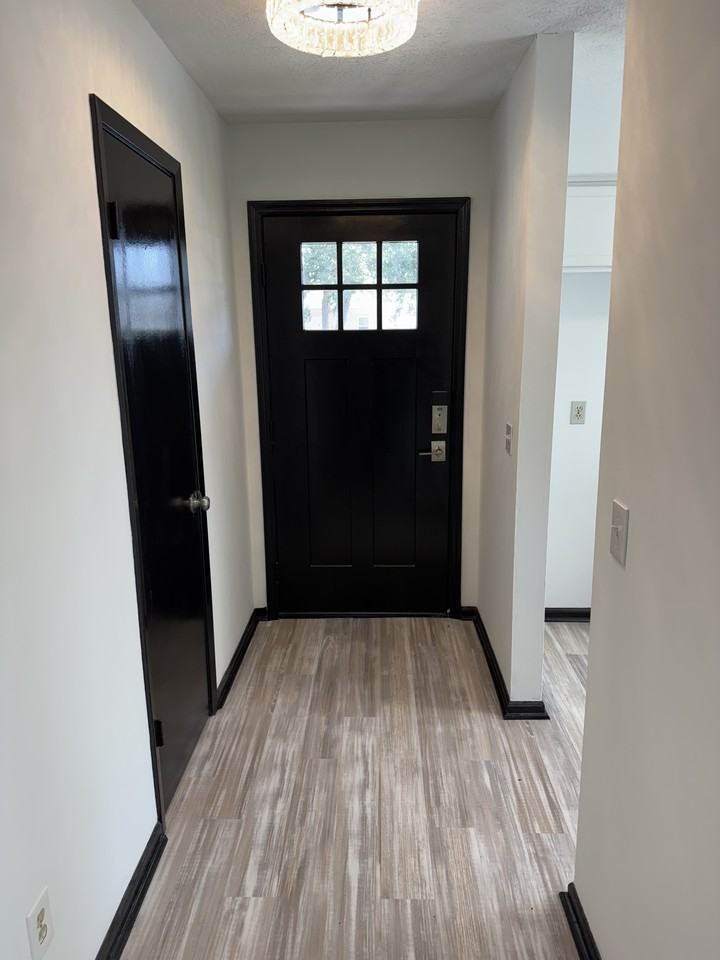 2712 Banyan St #B - Photo 3 of 14