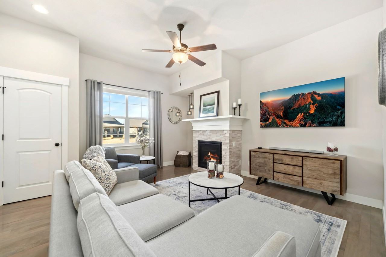 2154 Montauk Ln #2 - Photo 3 of 23