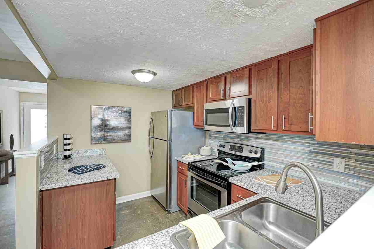 549 N Senate Ave - Photo 6 of 50