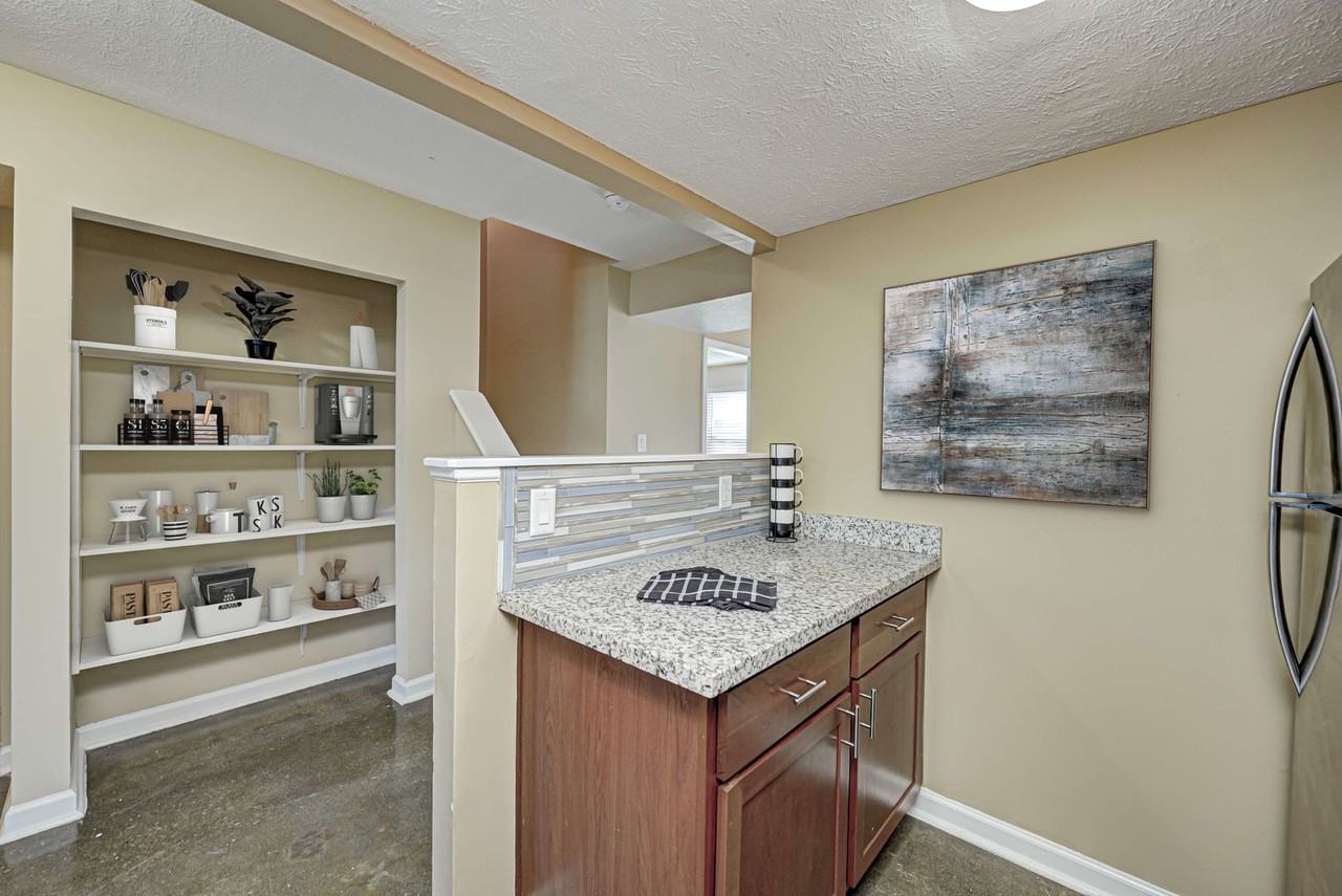 549 N Senate Ave - Photo 7 of 50