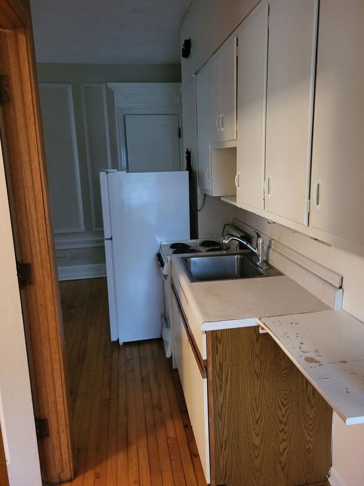 529 North Pinckney Street - Photo 3 of 21