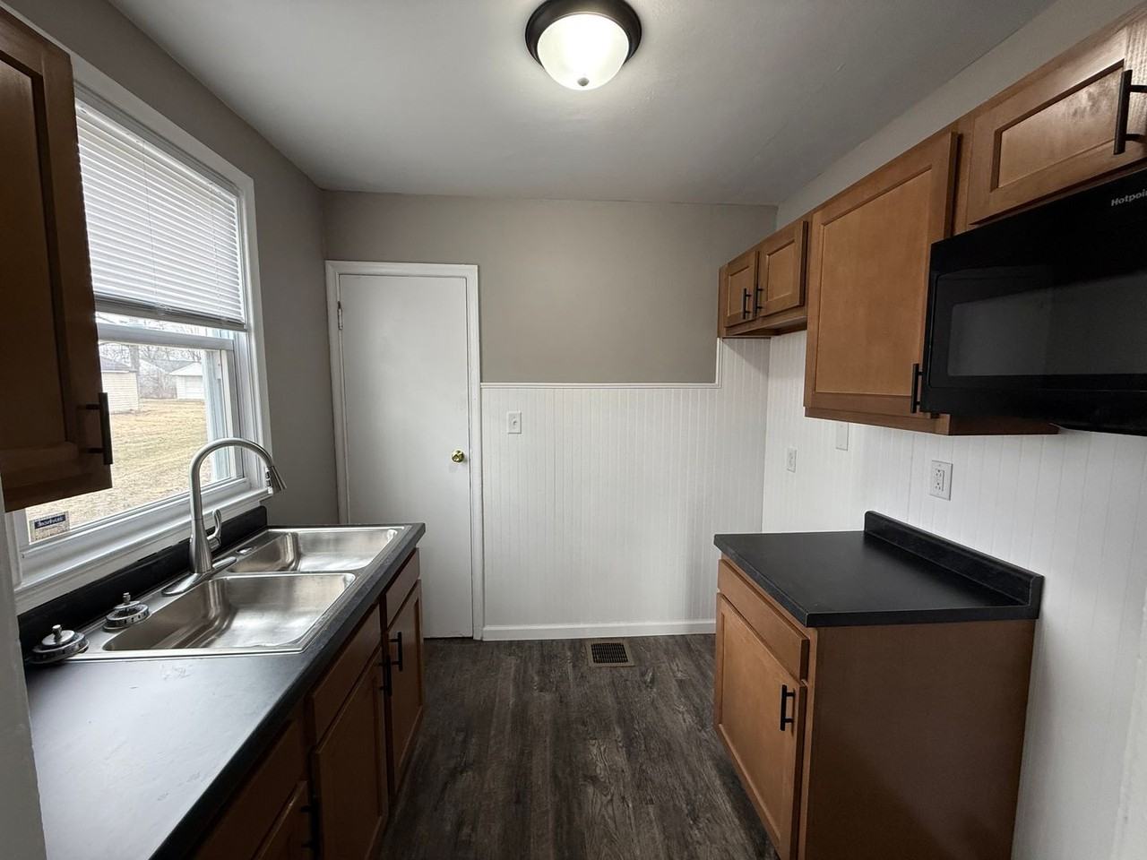 2921 Chestnut St - Photo 3 of 7