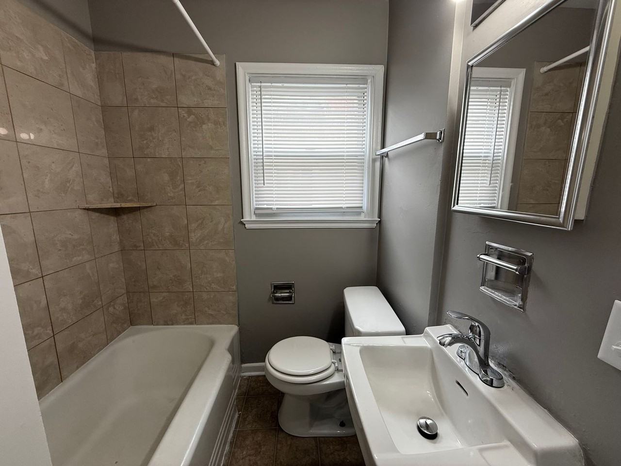 2921 Chestnut St - Photo 3 of 7