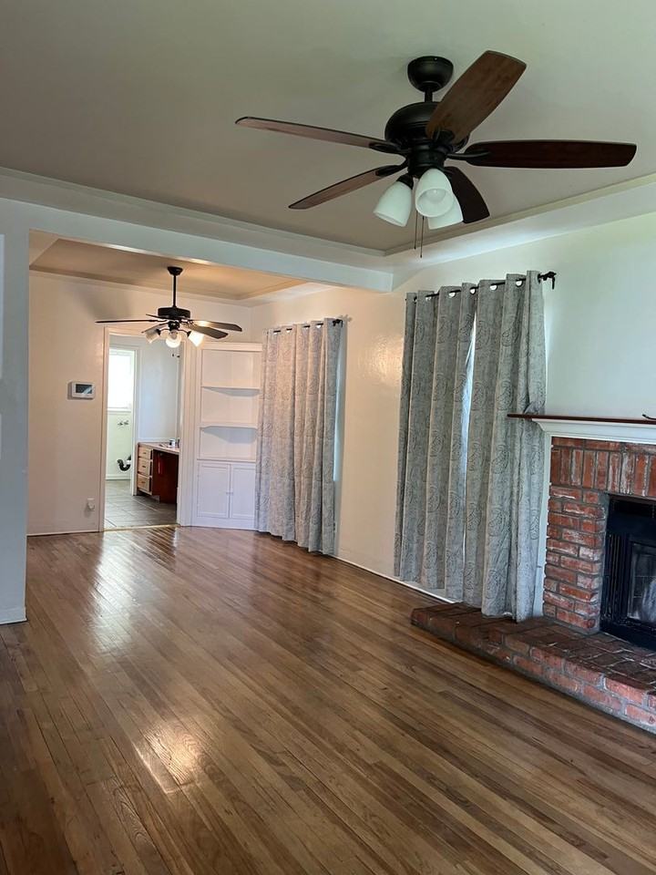 2221 Bradford St - Photo 2 of 9