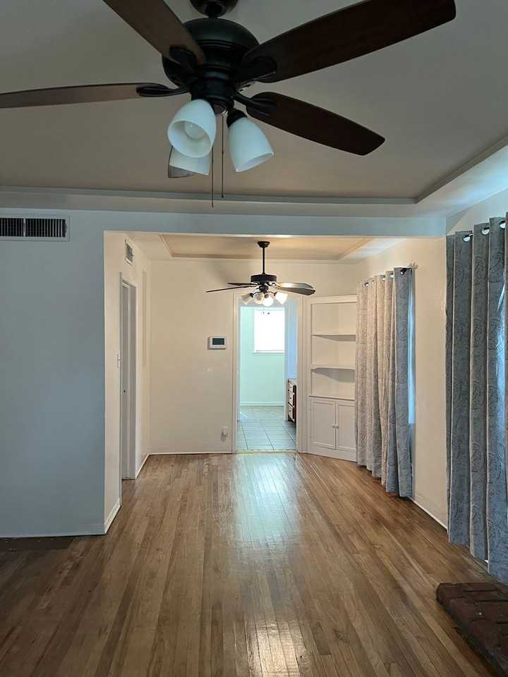 2221 Bradford St - Photo 3 of 9