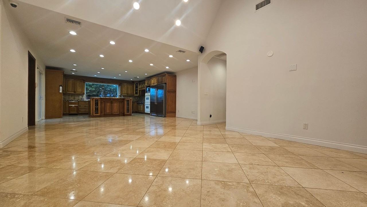 4940 Dobkin Ave - Photo 3 of 32