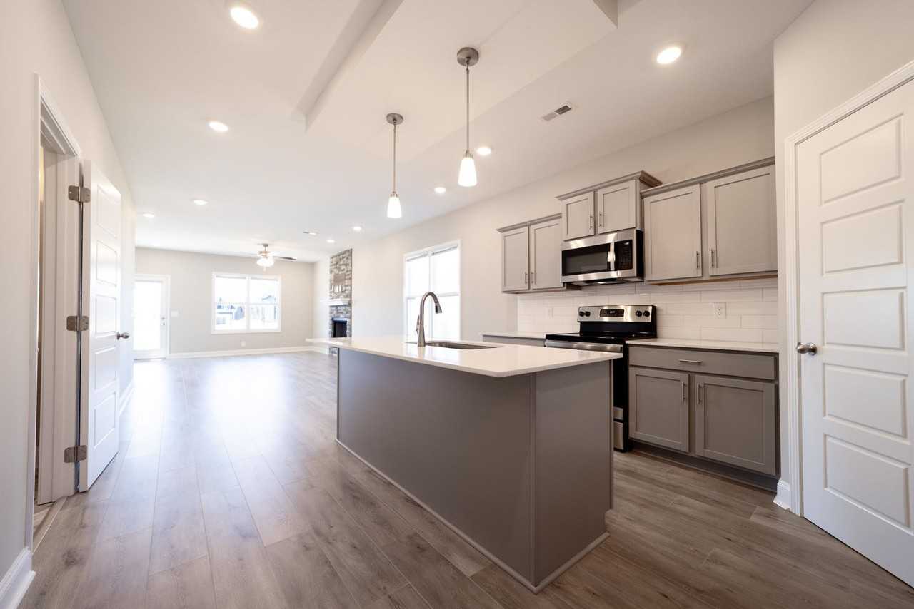 240 Donegal Dr - Photo 5 of 38