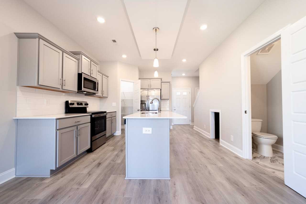 240 Donegal Dr - Photo 7 of 38