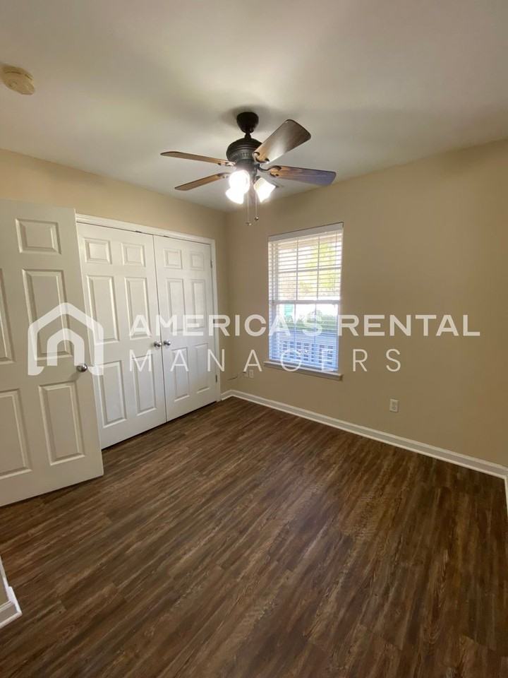 18473 Thoroughbred Dr - Photo 3 of 18