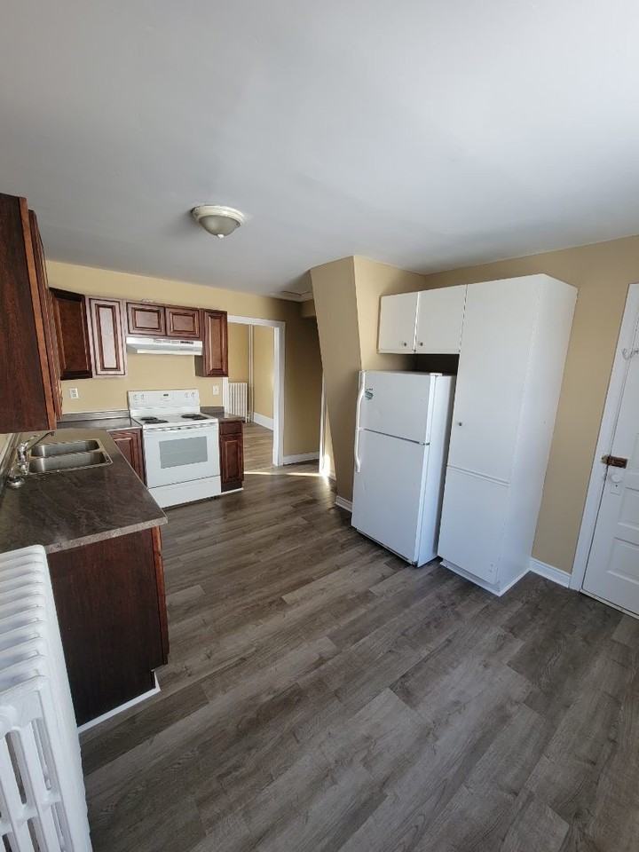 328 Argyle St #1 - Photo 3 of 9