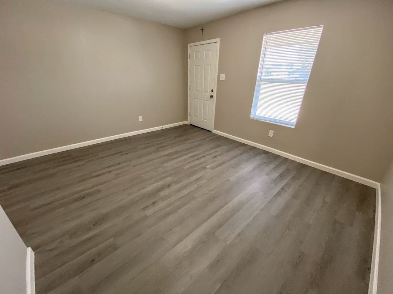 909 Wilder St #4 - Photo 4 of 11