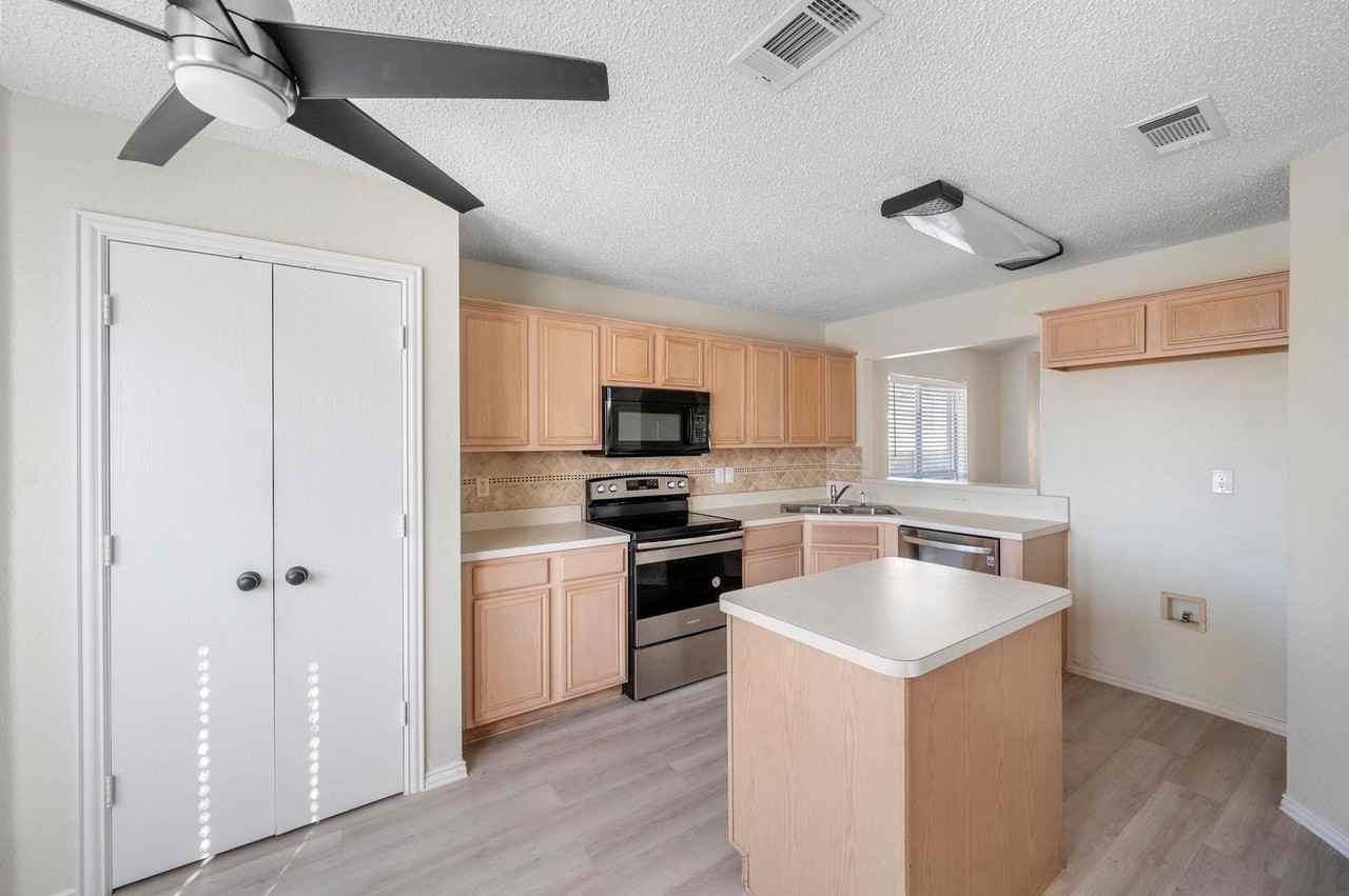 4913 Mountain Ridge Ln - Photo 2 of 19