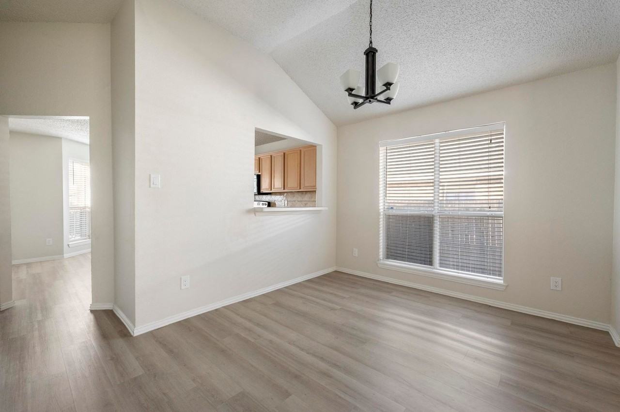 4913 Mountain Ridge Ln - Photo 5 of 19