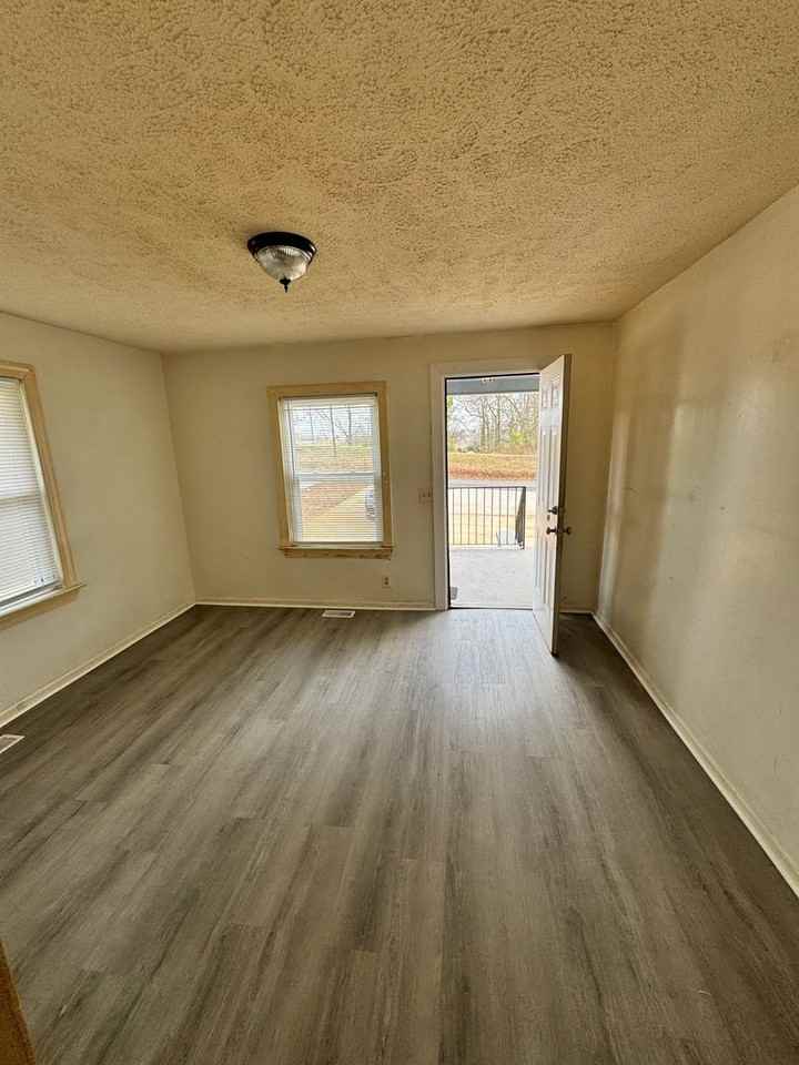 1104A S Washington St - Photo 5 of 12
