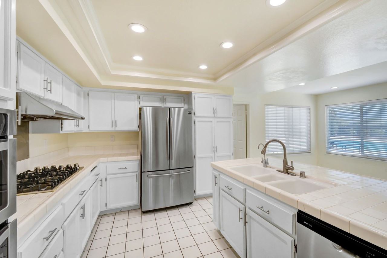 1140 Regal Canyon Dr - Photo 3 of 20