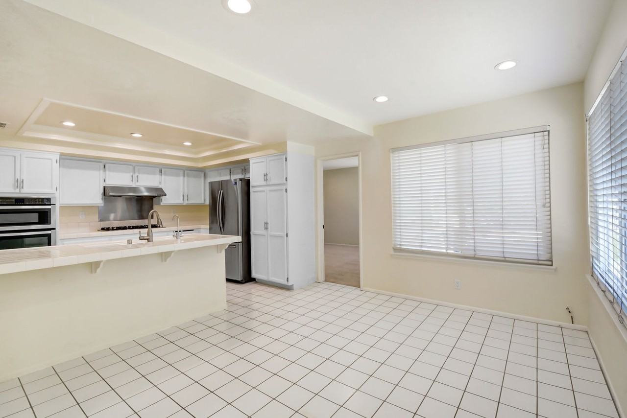 1140 Regal Canyon Dr - Photo 4 of 20