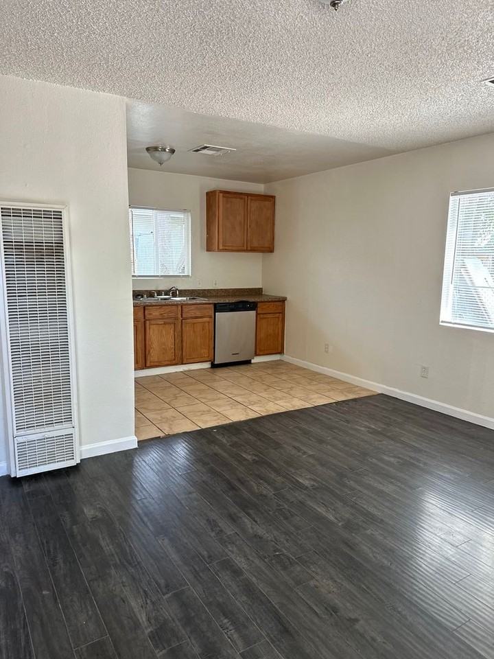 124 Highland Dr - Photo 2 of 9