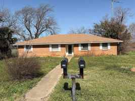 featured image of 156 Lindsey Cir