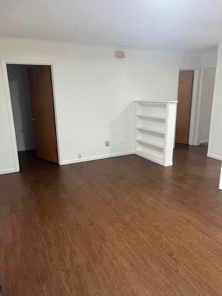 156 Lindsey Cir - Photo 5 of 9