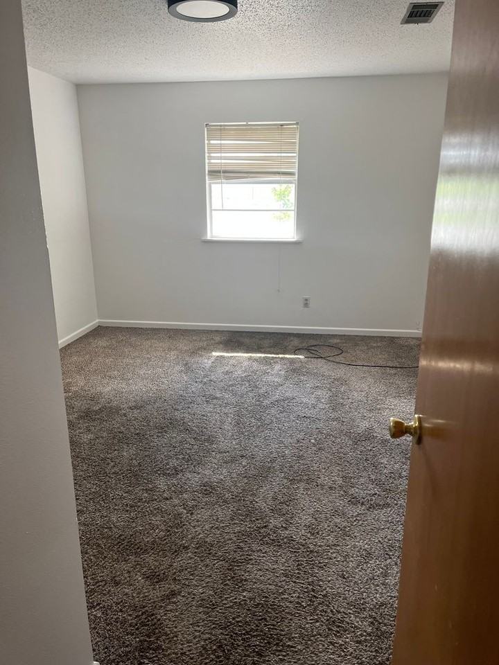 156 Lindsey Cir - Photo 7 of 9