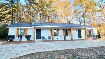 featured image of 221 Wilshire Rd Ne