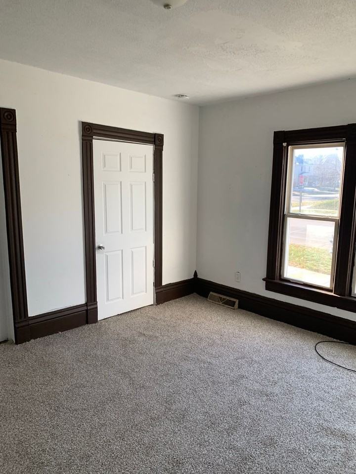 1326 W 4th St #1 - Photo 7 of 10