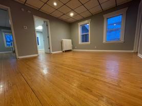 Awesome 3 Bedroom 1 bath duplex! - Photo 1 of 1