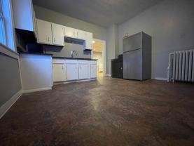 Awesome 3 Bedroom 1 bath duplex! - Photo 1 of 1